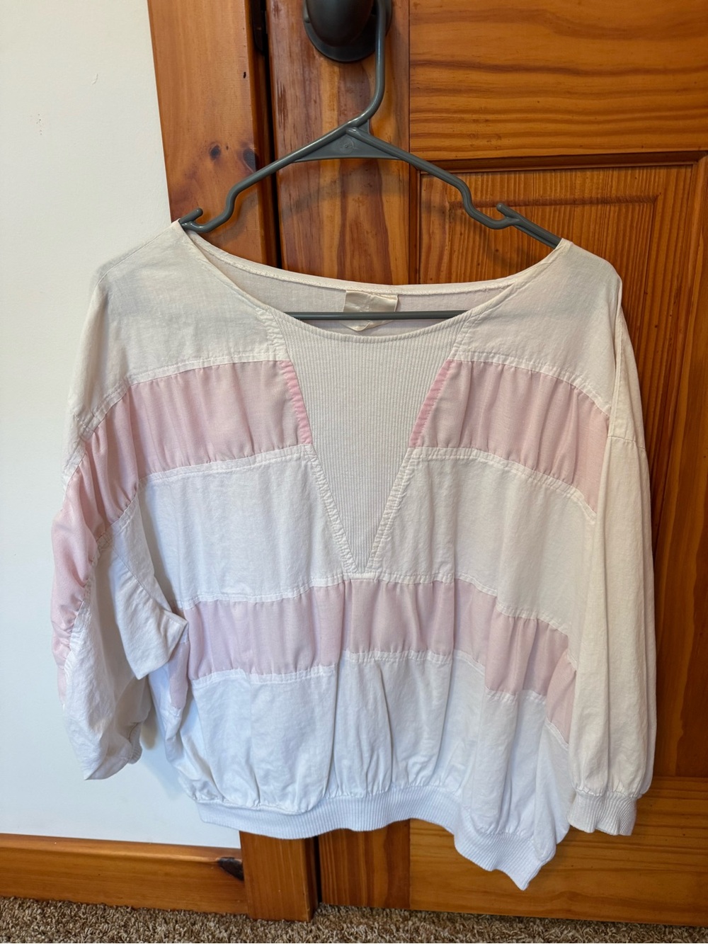 Vintage Women’s White and Light Pink Panel Pullover Top